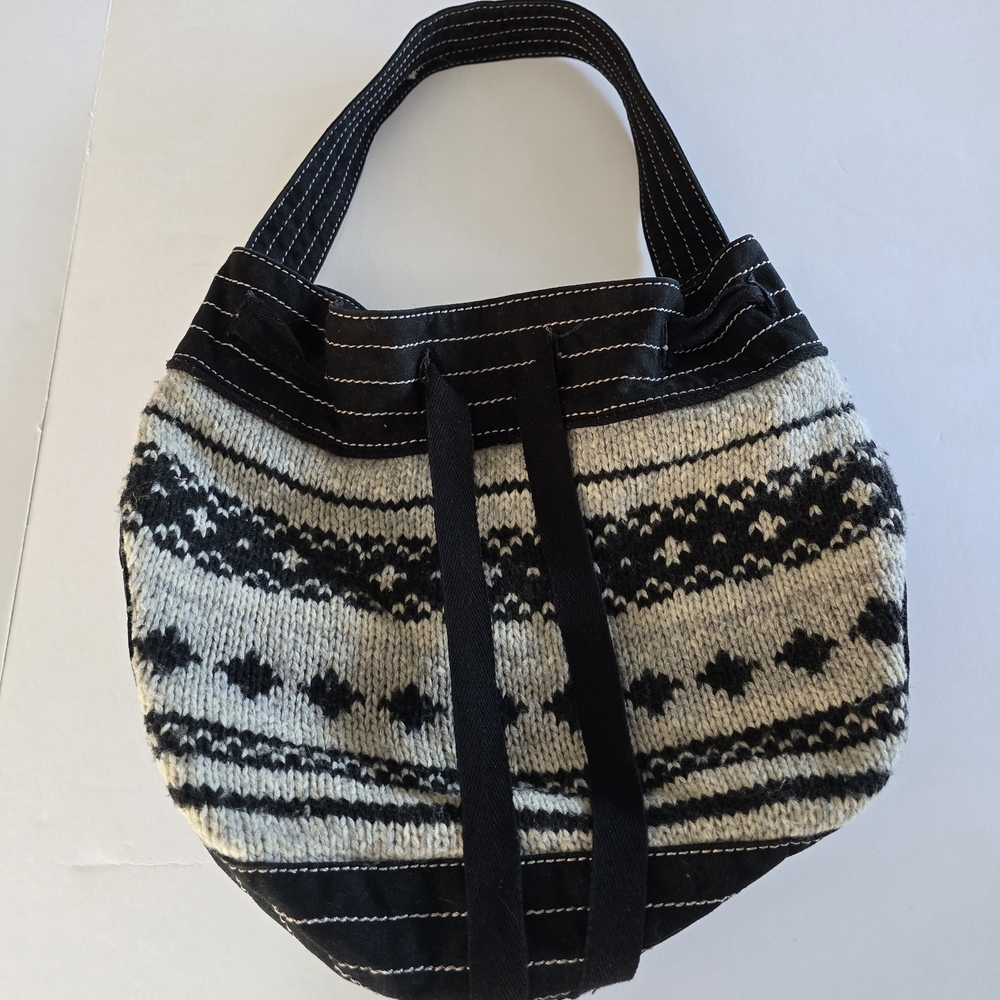 Y2K American Eagle Outfitters Knit Black and Cream Knit Tote Fall Winter Boho